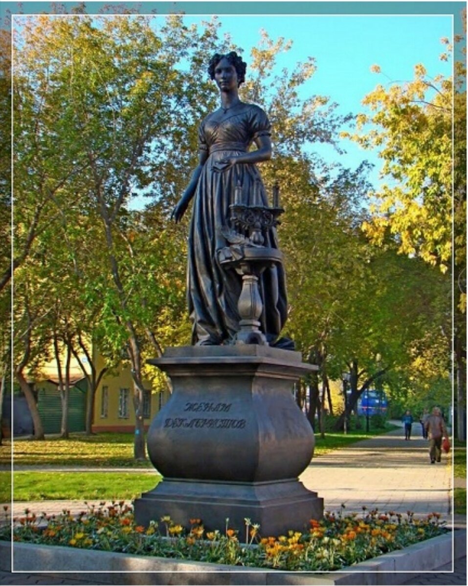 Памятник 11-ти жёнам декабристов в Иркутске. 