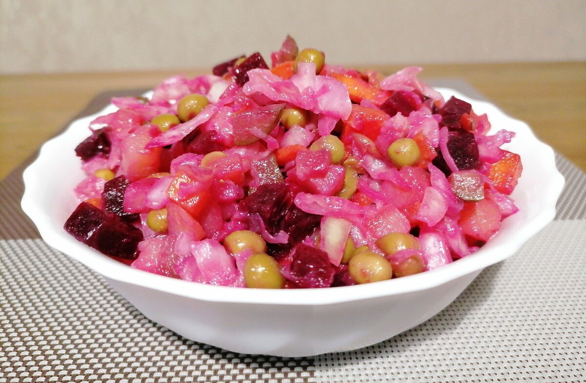 Получается вот такой, очень вкусный и яркий салатик.