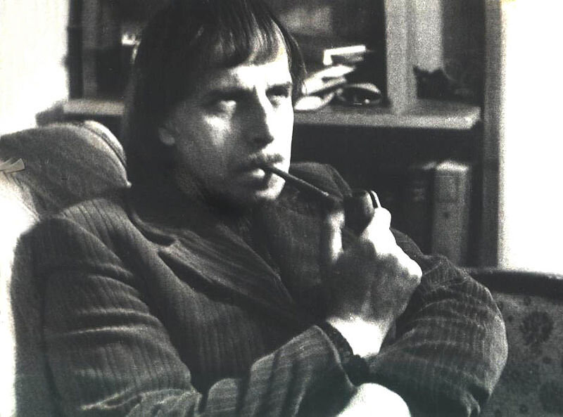 Север Феликсович Гансовский (15 декабря 1918 года, Варшава — 6 сентября 1990 года, Москва) — один из ведущих советских писателей-фантастов, драматург, художник.