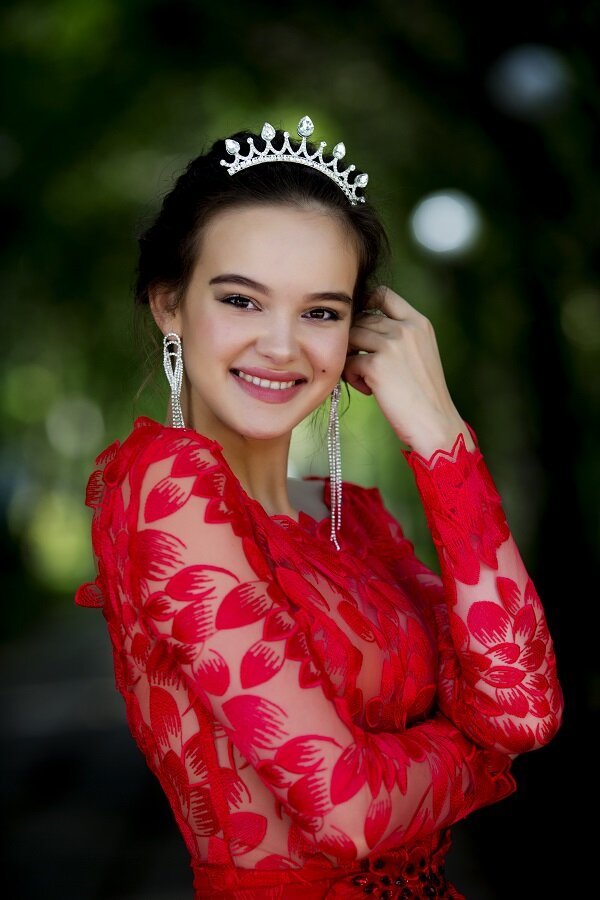 Елена Красненко, Королева выпускного бала из Ачинска (2019 год). Фото из архива проекта. Фотограф Татьяна Долидудо