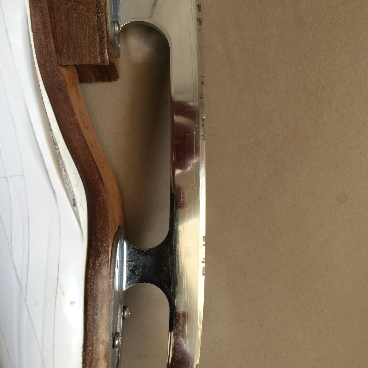 С такими коньками идти нужно не на каток, а к мастеру!