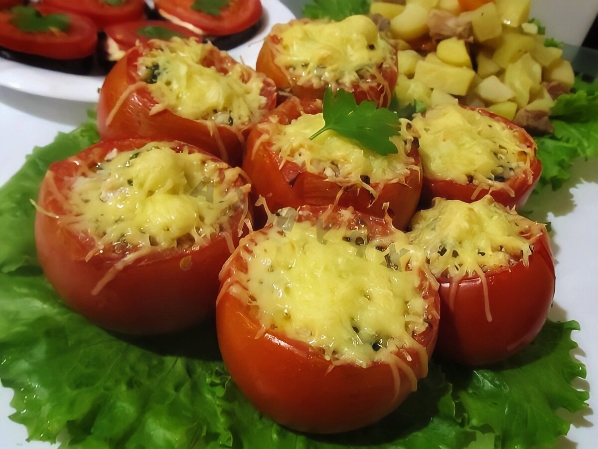 Рецепт помидоры с мясом в духовке. Фаршированные томаты запеченные. Фаршированные помидоры с фаршем. Помидоры с сыром в духовке. Фаршированные помидоры в духовке с сыром.