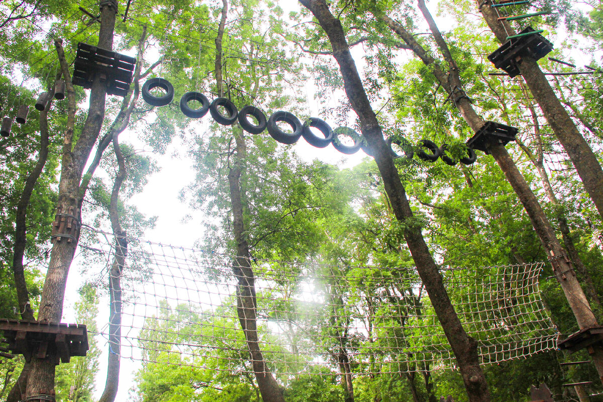 В начале этого лета мы отдыхали в посёлке Дивноморское. Посёлок этот не большой, но некоторые развлечения для детей там имеются.-5