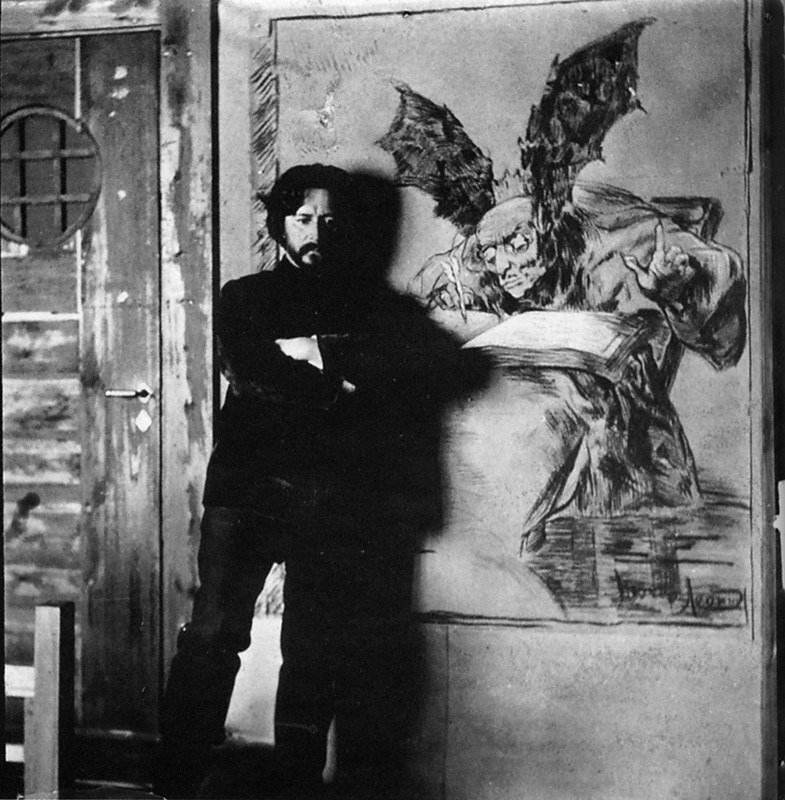 Леонид Андреев около собственной копии с офорта Ф.Гойи, дача в Ваммельсуу. Фото 1910-х годов.