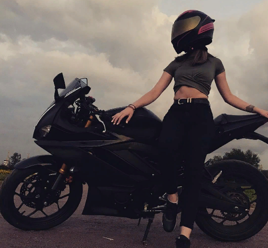 Черный цвет выглядит стильно