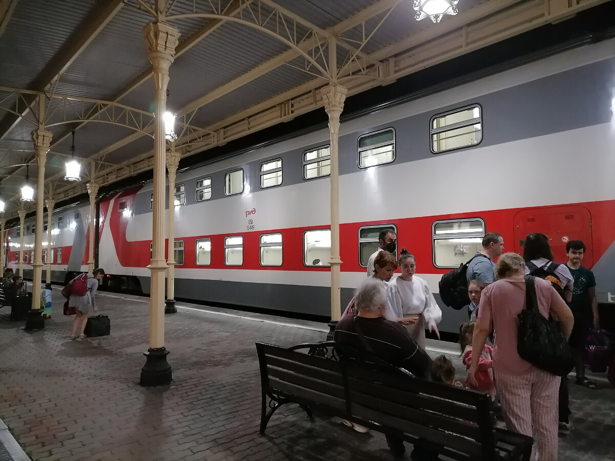 Личное фото. Двухэтажный фирменный поезд "Кавказ"