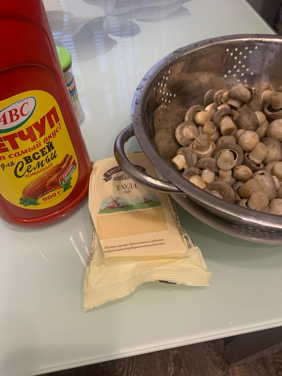 Кетчуп, сыр, грибы