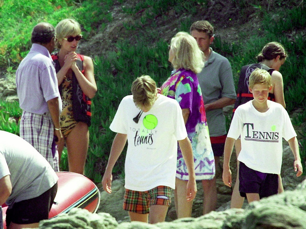 Принцесса Диана с сыновьями и Доди Аль – Файед в Сент – Тропе 1997 год.