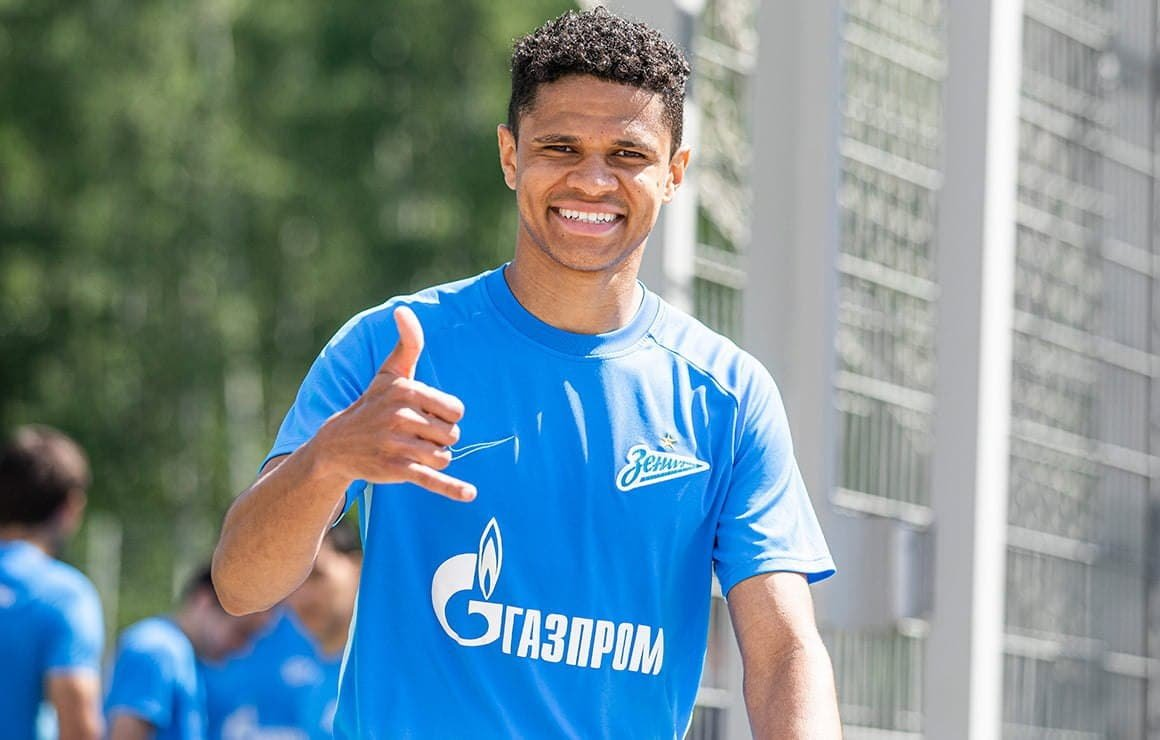 Дуглас Сантос (фото - rusfootball.info)