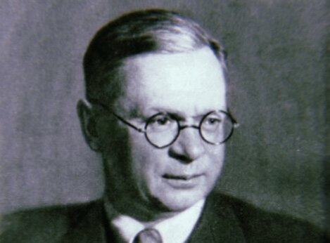 Петр Лазарев