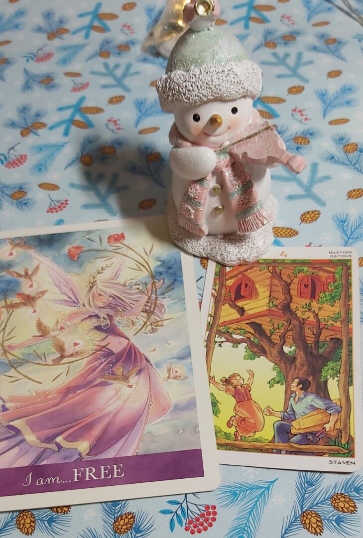 Колоды: "Wheel of the Year Tarot" и "Find Your Light Inspiration Deck" by Sara Burrier