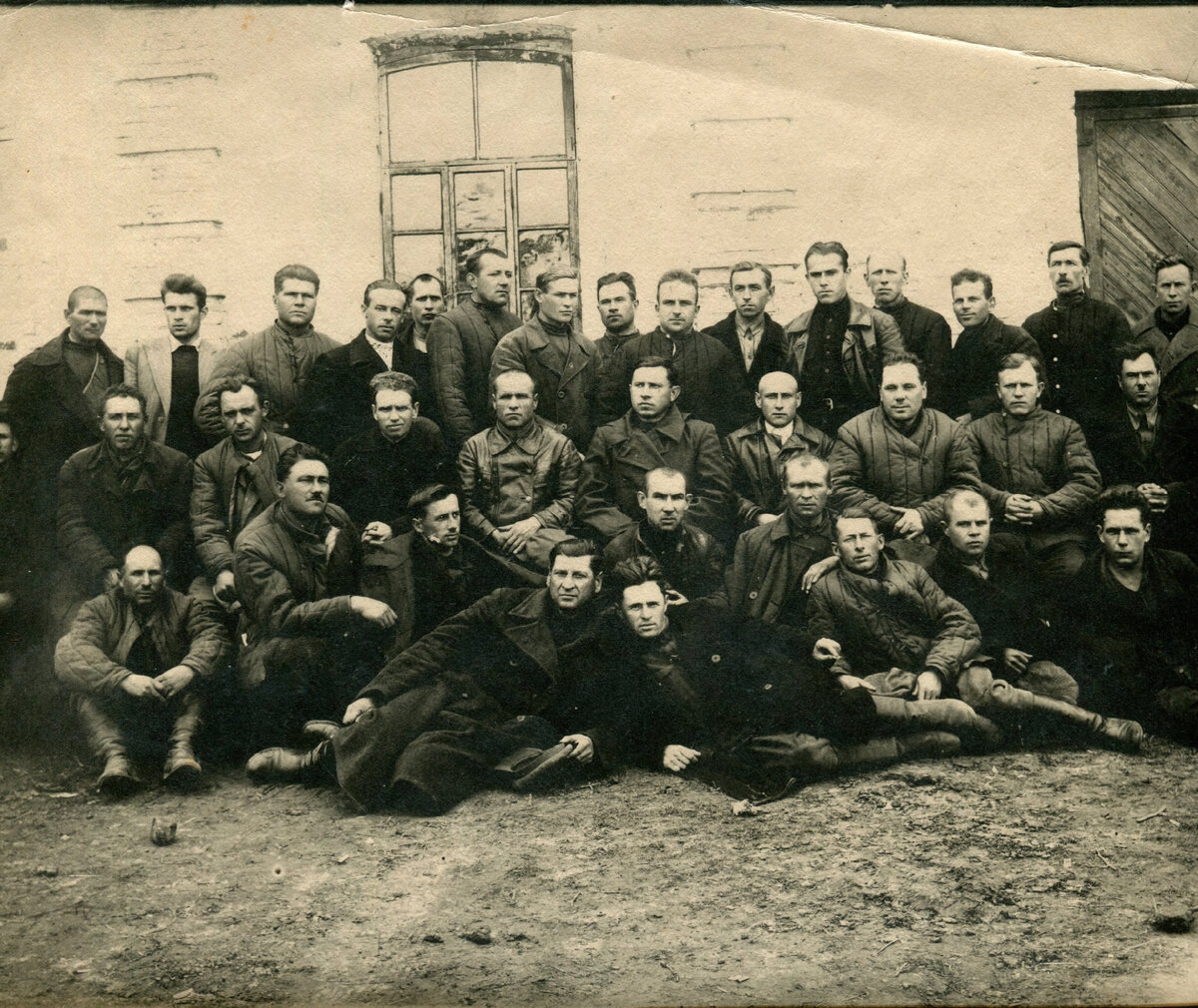 Партизаны перед уходом в лес 30.09.41