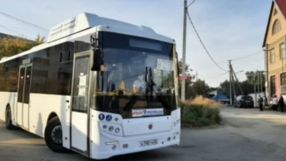 В 2021 году в пгт Комсомольское начал ездить 9 автобус (Железнодорожный вокзал - пгт Комсомольское) 