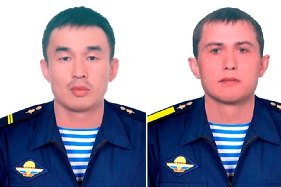     Младший сержант Александр Жапов и старшина Александр Жмакин