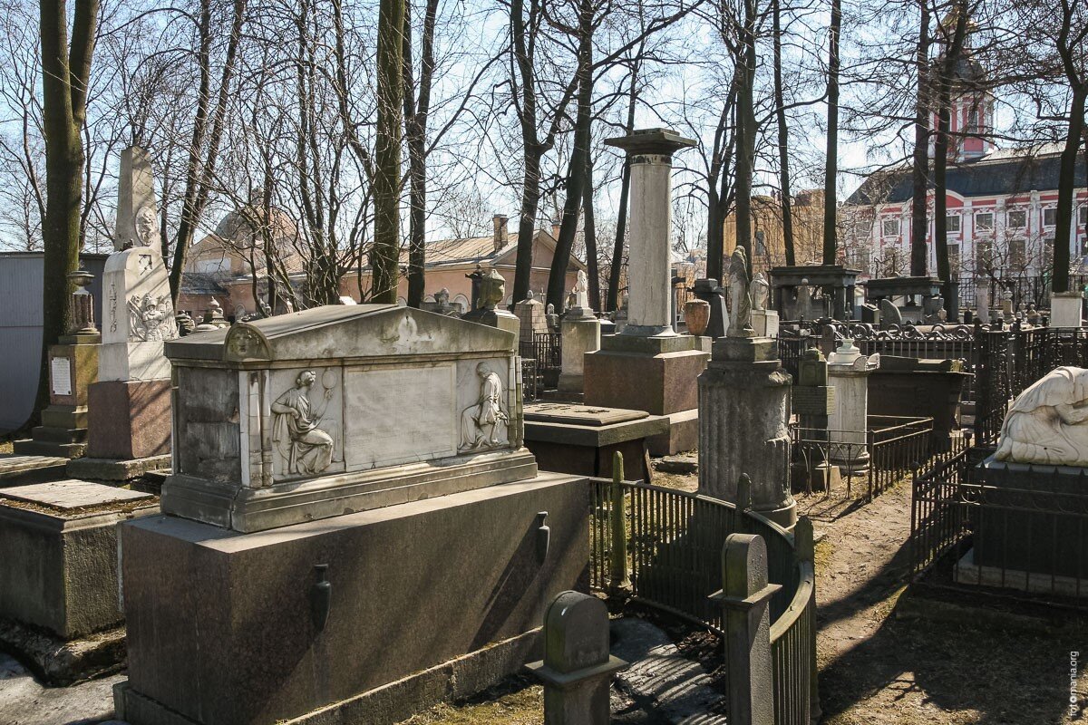 Кладбище - мир невидимый, малопонятный…  Источник: https://ritualkrasnoznamensk.ru/funeral_culture/366