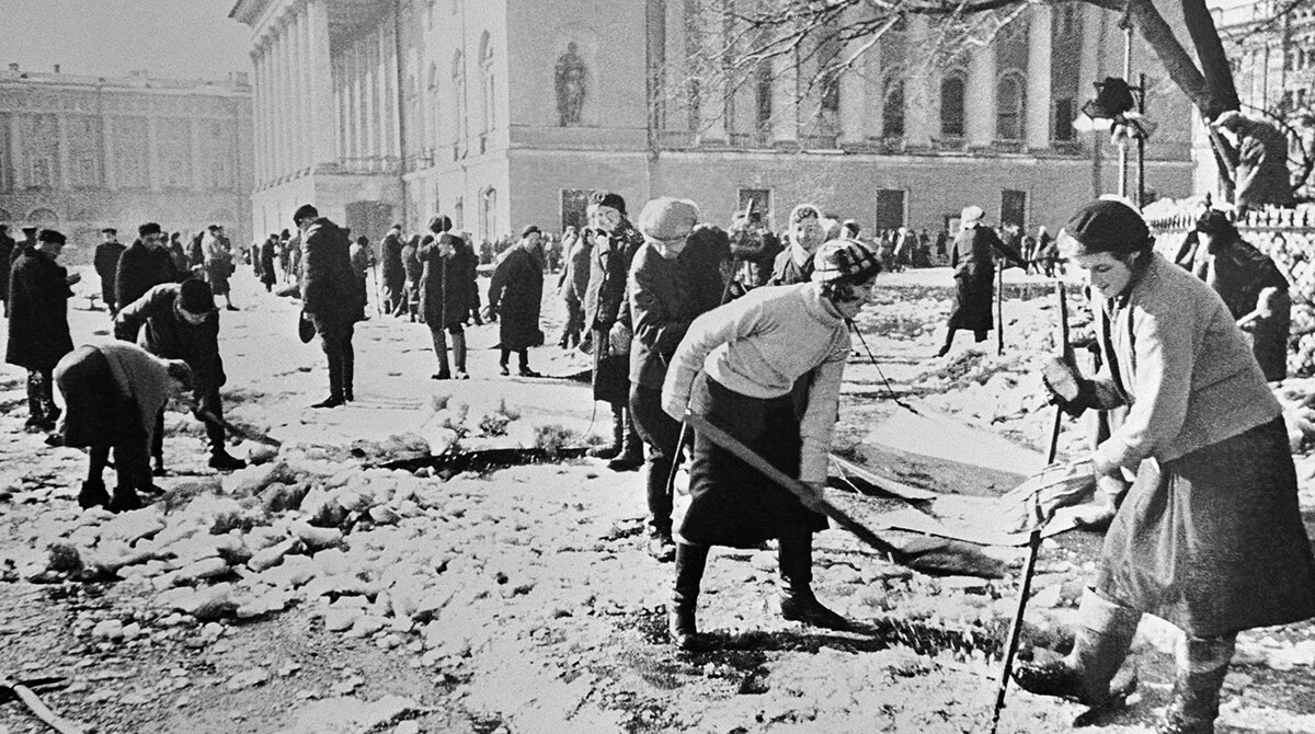 Каким был Ленинград в 1943 году? 19 фото блокадного города в разгар ВОВ |  Путешествия и всего по чуть-чуть | Дзен