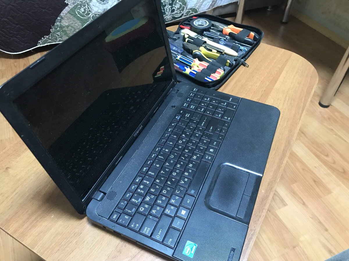 Внешний вид Toshiba Satellite C850-C3K