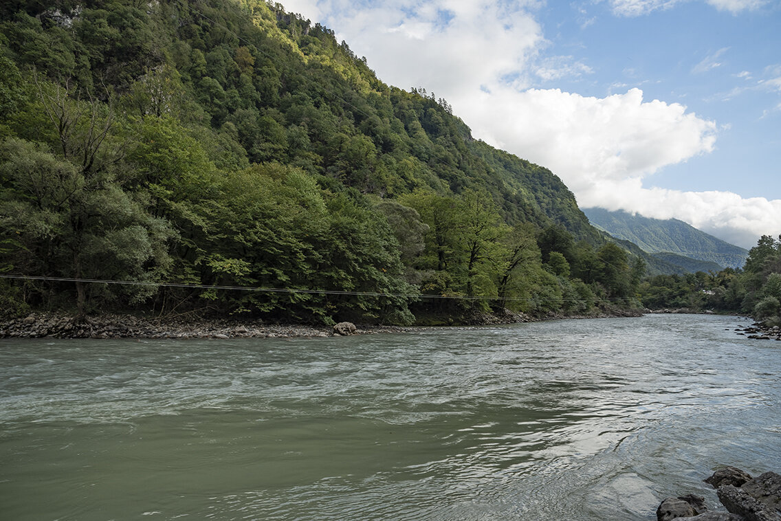  река, уходящая вдаль, может создать ощущение перспективы и придать вашей фотографии пейзажа глубину.