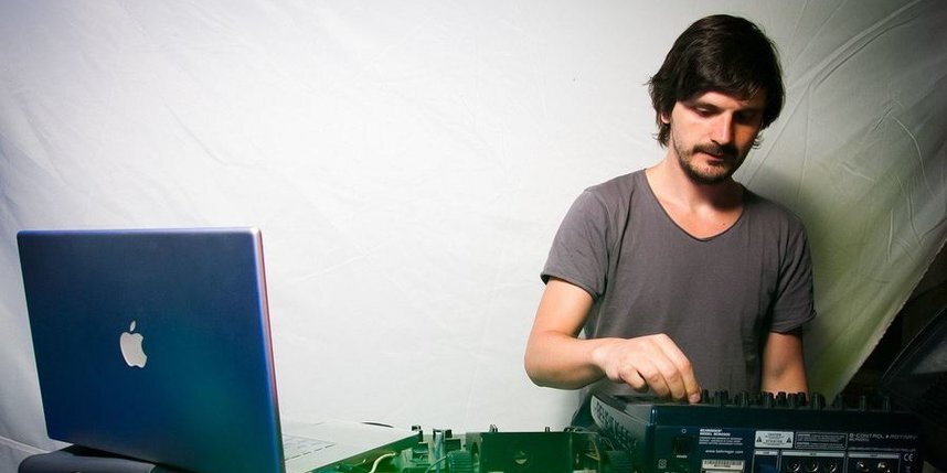    Dj BarBQ.предоставлено героем