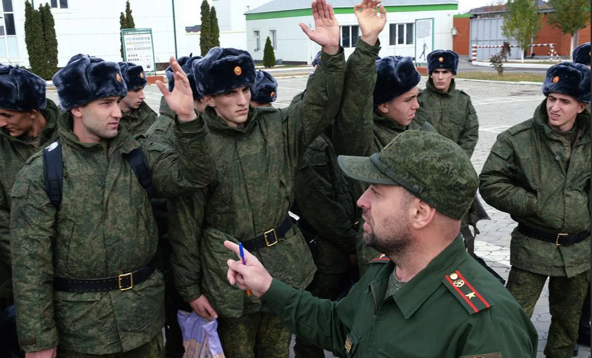 Призыв резервистов. Военнослужащие контрактники. Призывники России. Призывники фото.