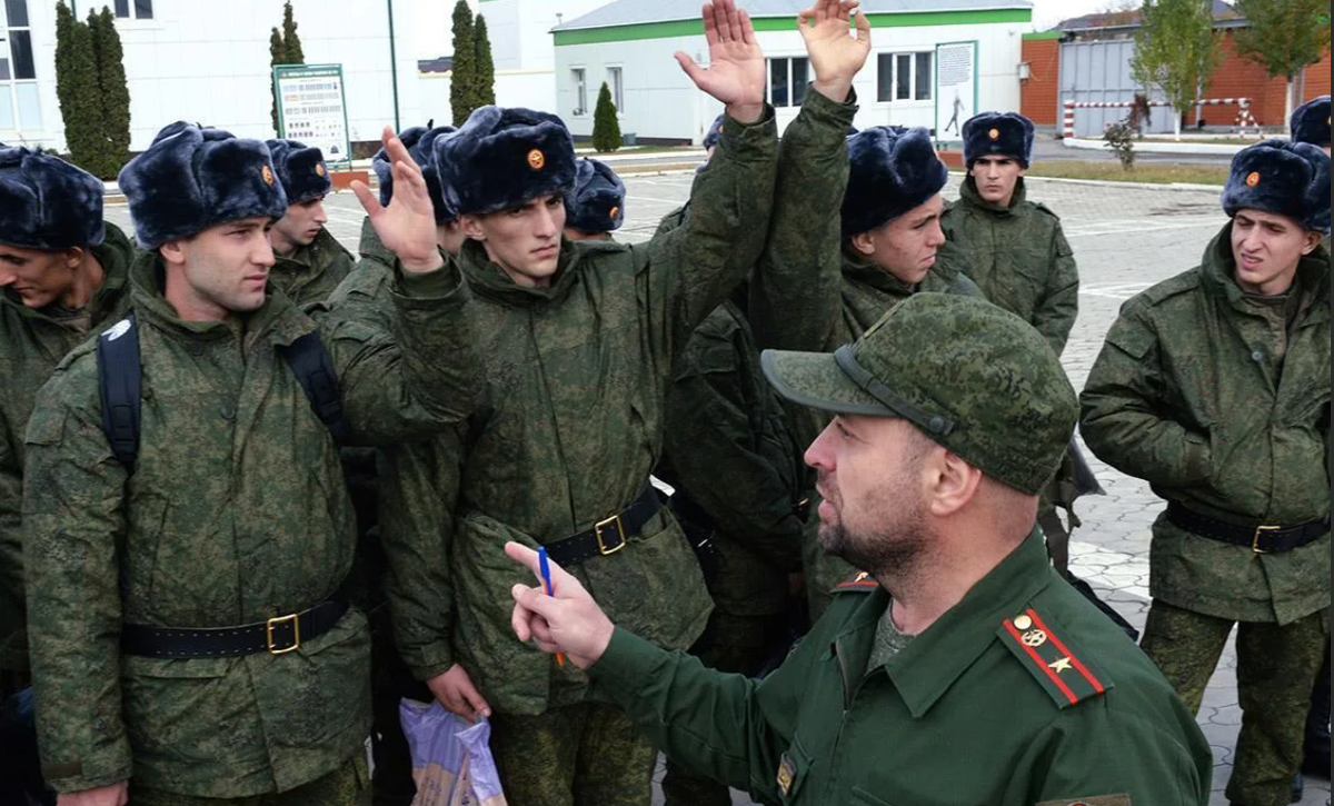 Подписал военное положение. Призыв резервистов. Военнослужащие контрактники. Призывники России. Призывники фото.