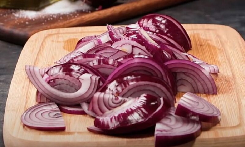 Маринуем красный лук на зиму по особому рецепту 