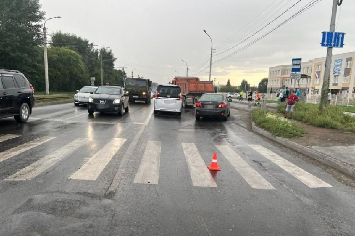    В Новосибирске Nissan сбил 10-летнего ребенка на пешеходном переходе
