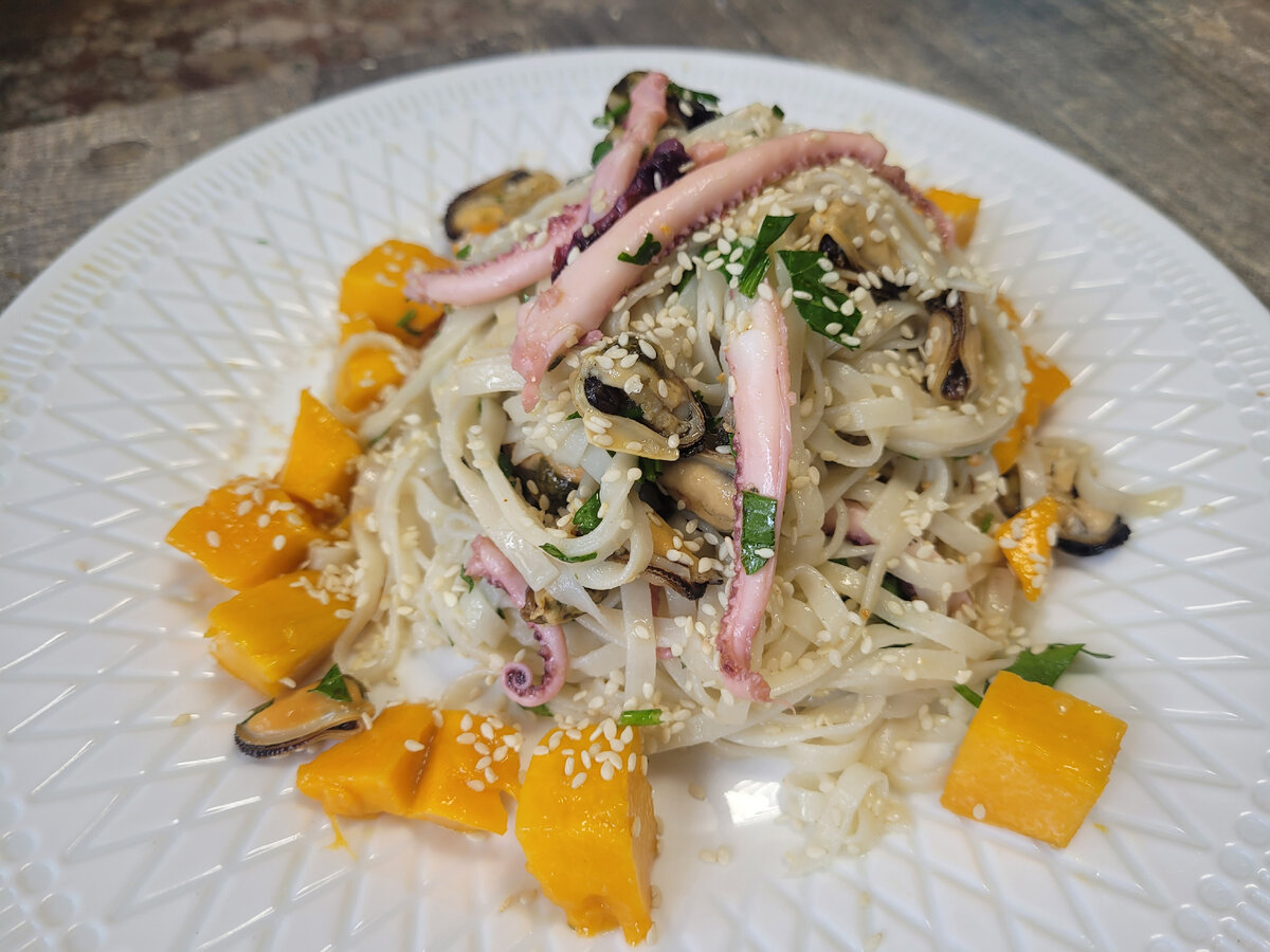 Фото автора.Готовим лапшу.