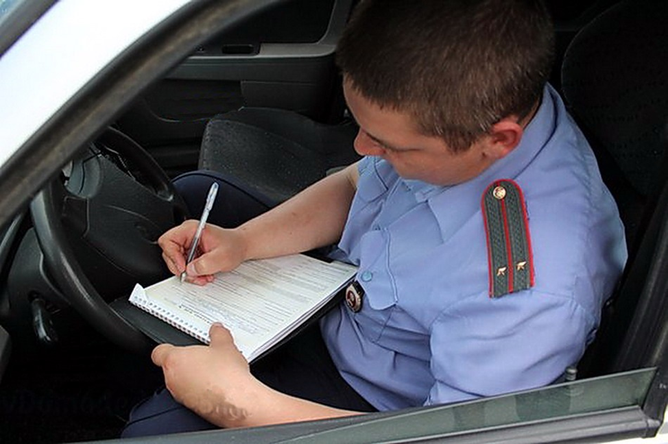 Гаишник останавливает машину. Взятка сотруднику гибдд. Салон дпс. Инспектор гаи. Актёр напал на инспектора ваи.