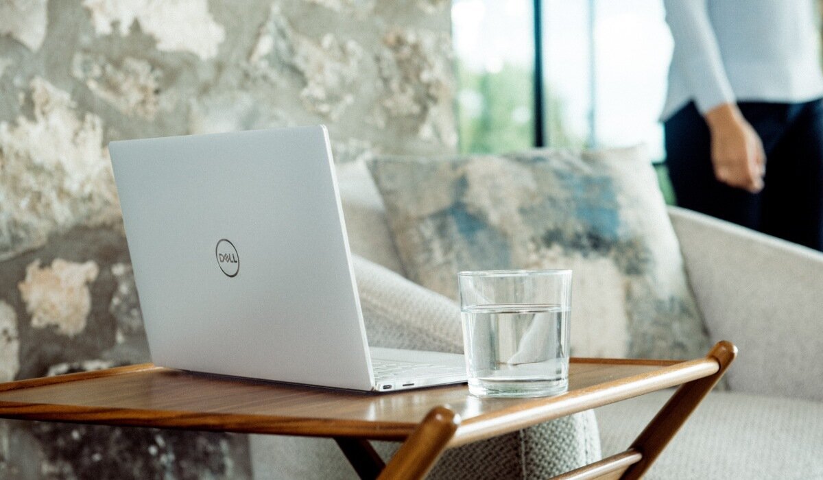 "Положительный взгляд на жизнь привлекает положительные результаты."  Жан Баурестер