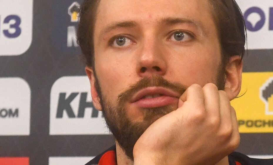    Вратарь сборной России по хоккею Иван Федотов, которого забрали в армию, вновь оказался в центре скандала. Фото: Global Look Press