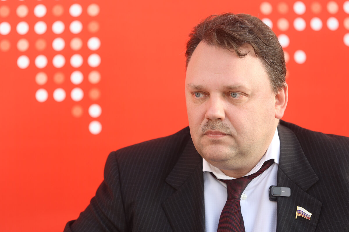 Депутат призвал применить жесткие штрафы к Википедии.  Фото: Евгений Поторочин