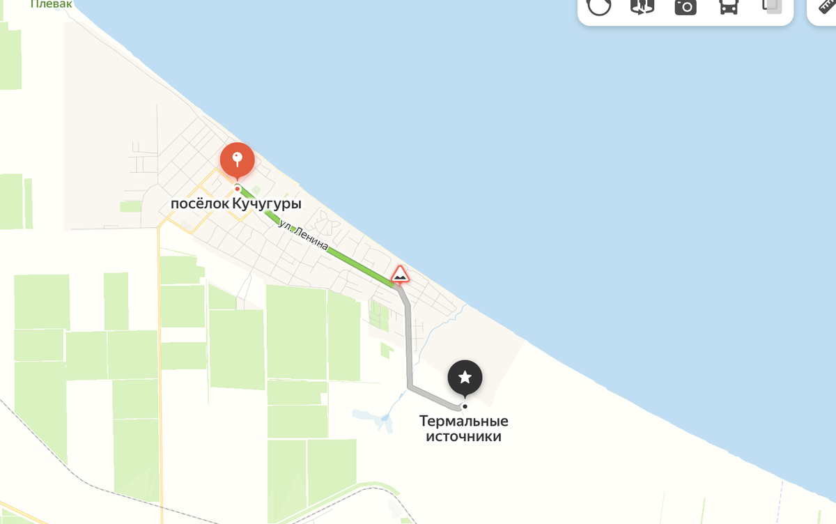 Дорога -нормальная грунтовка, парковка на территории бесплатная и есть. 