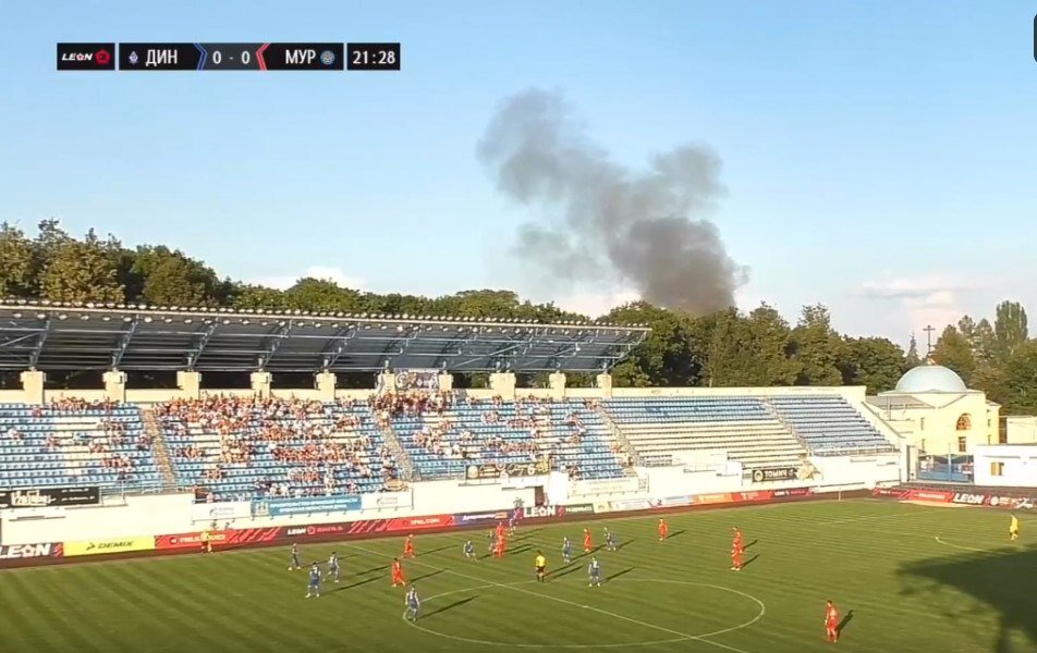    В Брянске во время матча “Динамо” с “Муромом” небо заволокло черным едким дымом avchernov