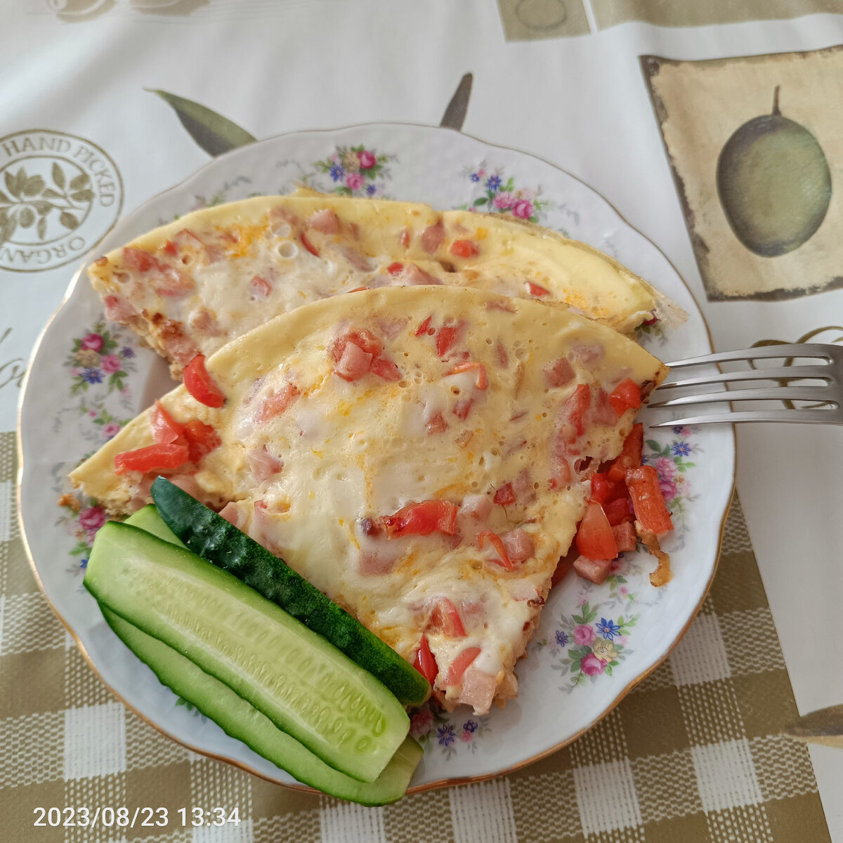 Для полного счастья, сверху расплавившийся сулугуни