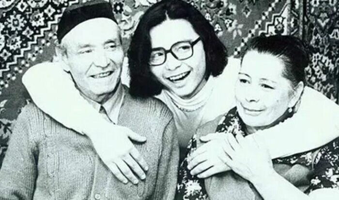 Светлана насырова биография личная жизнь семья Почему скрывал жену от родителей исполнитель хита 90-х "Мальчик хочет в Тамбов" 