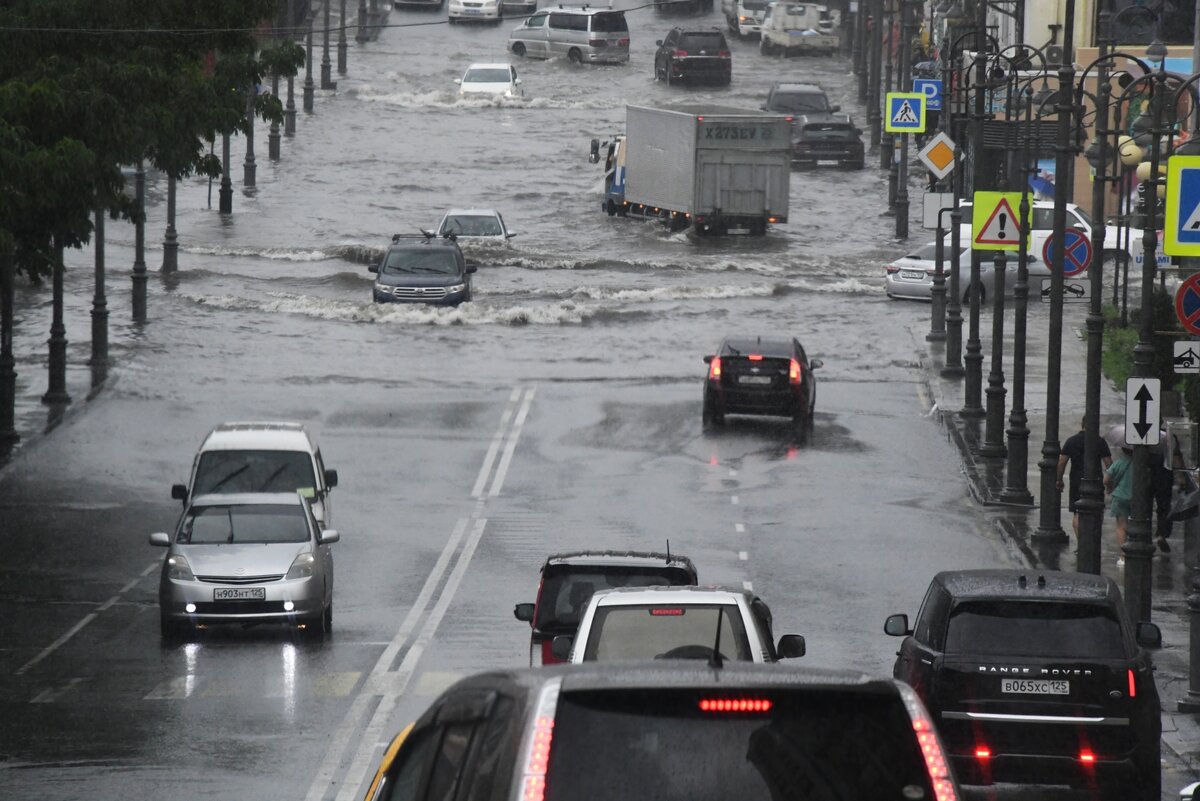 В регионе действует штормовое предупреждение на 23 и 25 августа из-за выхода фронтальных разделов и южного циклона, интенсивные осадки начались в регионе в ночь на среду