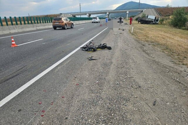    ДТП произошло на оживлённой автотрассе "Обход города Пятигорска" Фото: Пресс-служба УГИБДД по СК