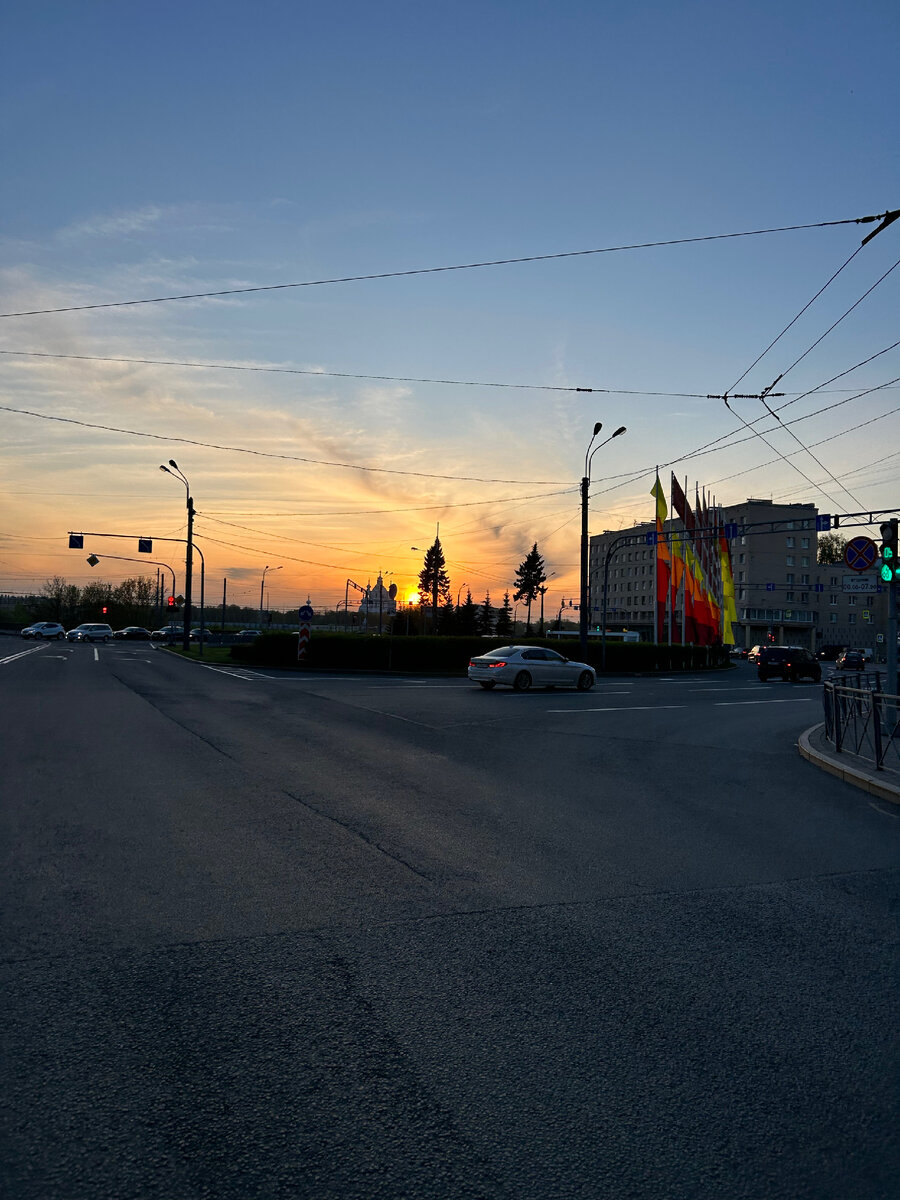 Вечер накануне дня города. Красногвардейская площадь