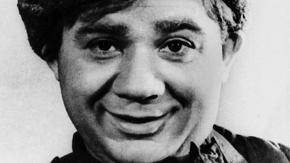    «Страшно в искусстве самодовольство, которое все отвергает»    
Долгое время Евгению Леонову не давали главных ролей ни в театре, ни в кино, где он впервые попробовал себя в 1947 году. Его первыми работами стали эпизодические роли в фильмах режиссера Владимира Немоляева «Счастливый рейс», «Карандаш на льду», «Морской охотник» Фотоархив журнала «Огонёк»