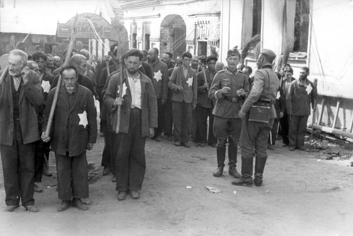 Почему немцы евреев. Гетто в период второй мировой войны. Польские евреи во время войны 1941-1945. Еврейское гетто в Белоруссии.