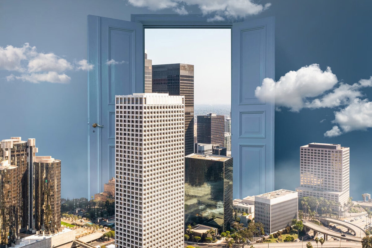     Как продать недвижимость, если собственник уехал в другую страну и не планирует возвращаться в Россию