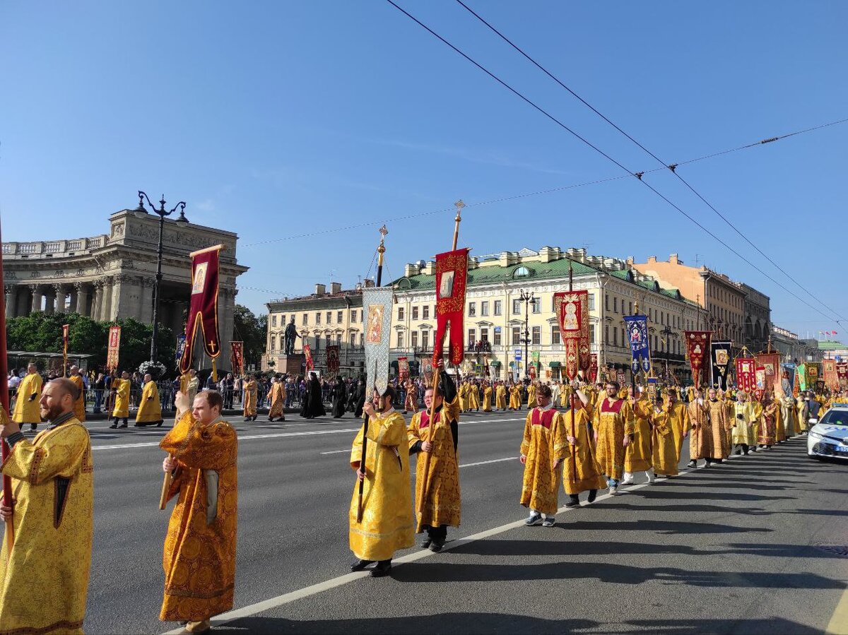 Крестный ход в петербурге 12 сентября. Крестный ход на Невском 12 сентября. Православное шествие.