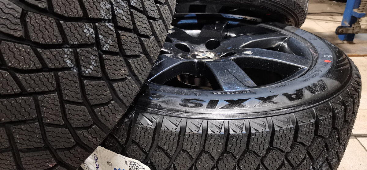 Maxxis np5 premitra ice