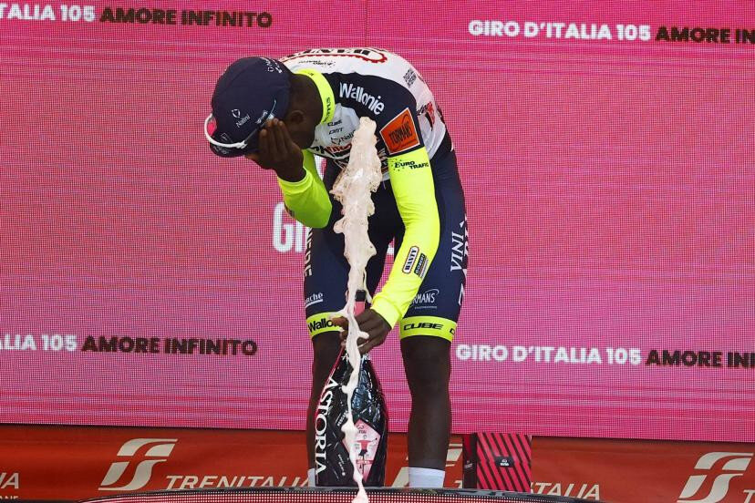 Биньям Гирмай на подиуме Джиро 2022