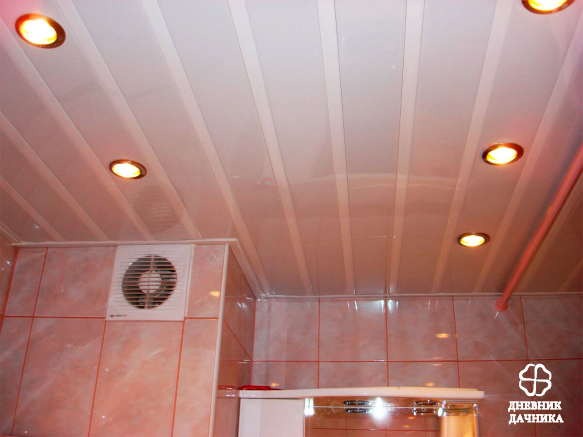 Какой потолок лучше сделать в ванной комнате. Популярные варианты. |  Уральский мастер | Дзен