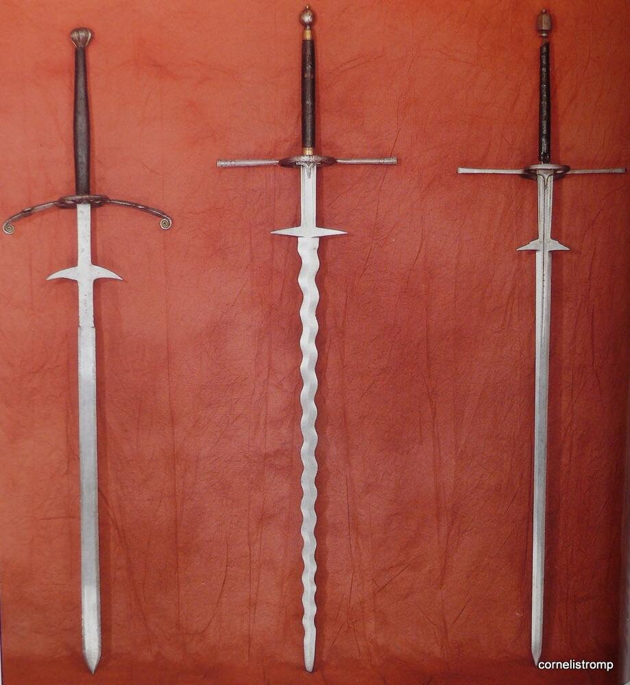 Типичные и нетипичный(по центру) представители.