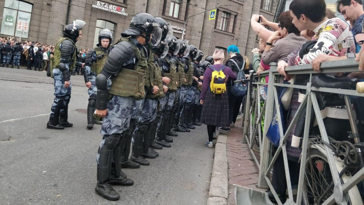 Солдаты подрабатывают психотерапевтами, выслушивая каждого