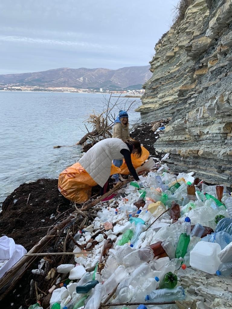 Уборка мусора волонтёрами