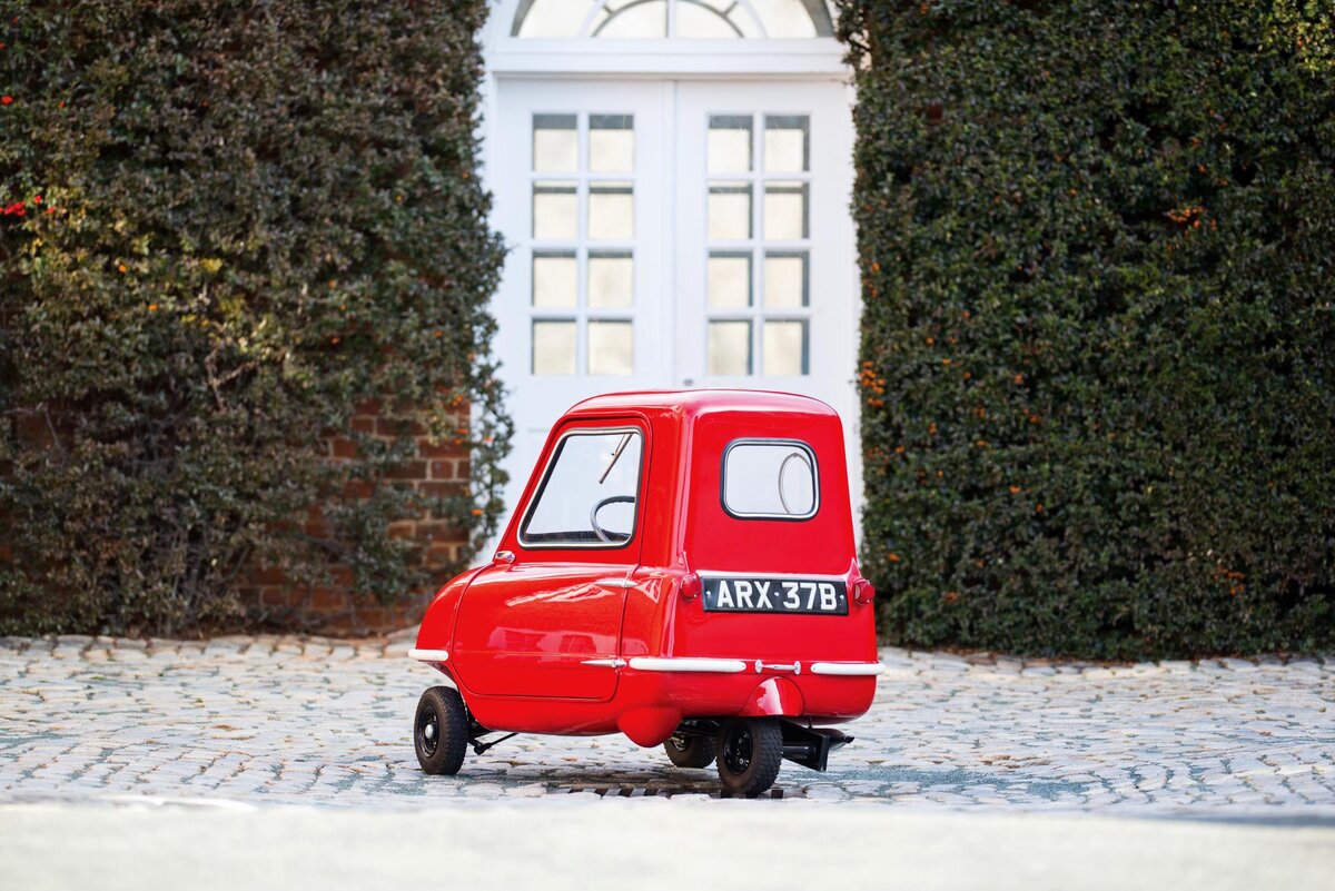 Самая маленькая автомобильная. Peel p50. Трехколесный Peel p50. Peel p50 1964. Peel p50 Sport.